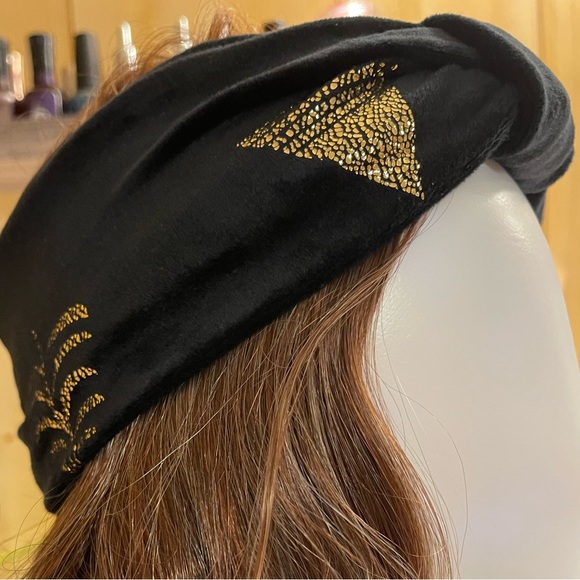 (Bundle 3 items) $5 Black Velvet head hoop stretchy. - Picture 3 of 4